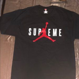 Jordan supreme large black tee